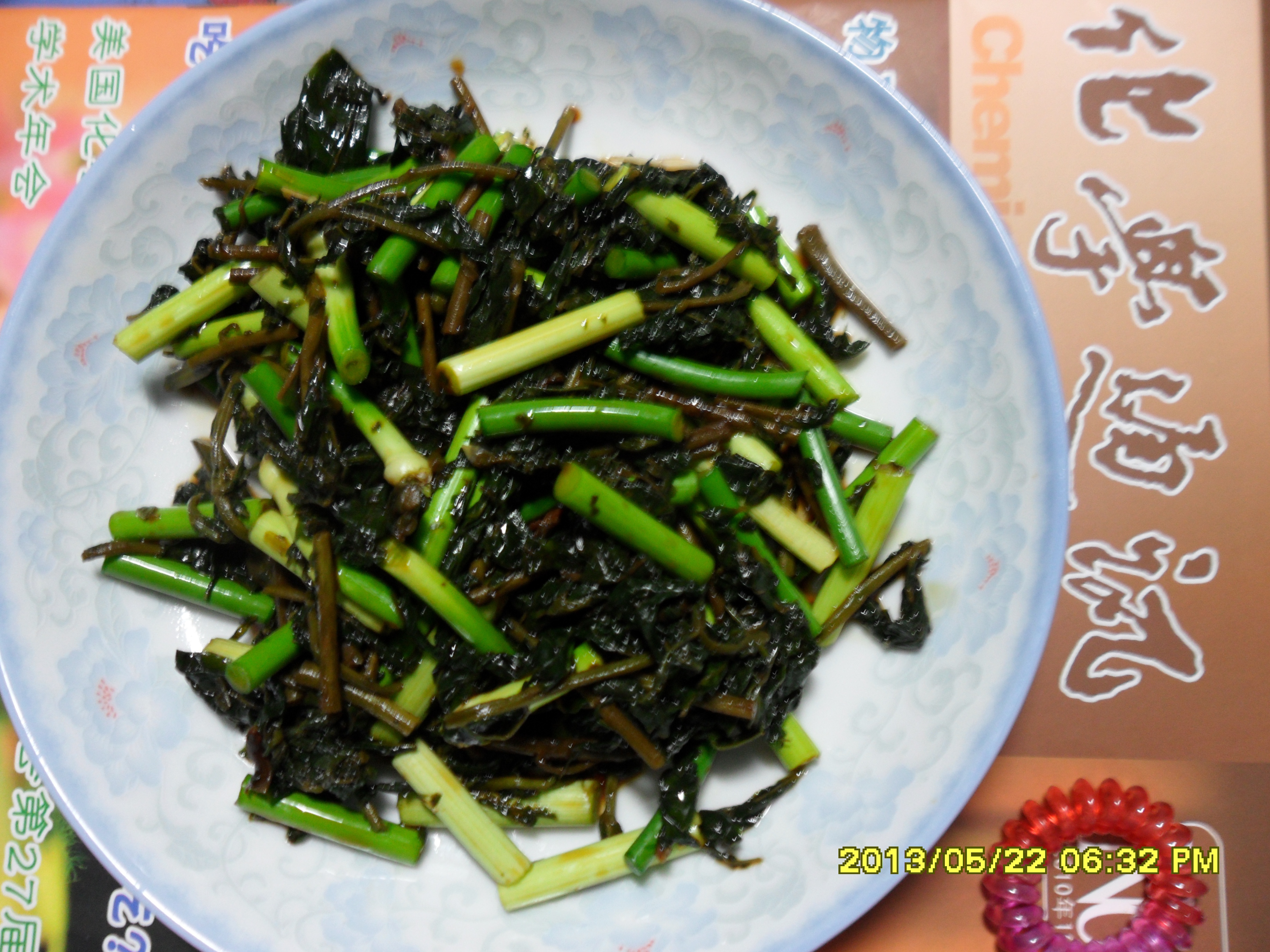 香椿拌蒜薹