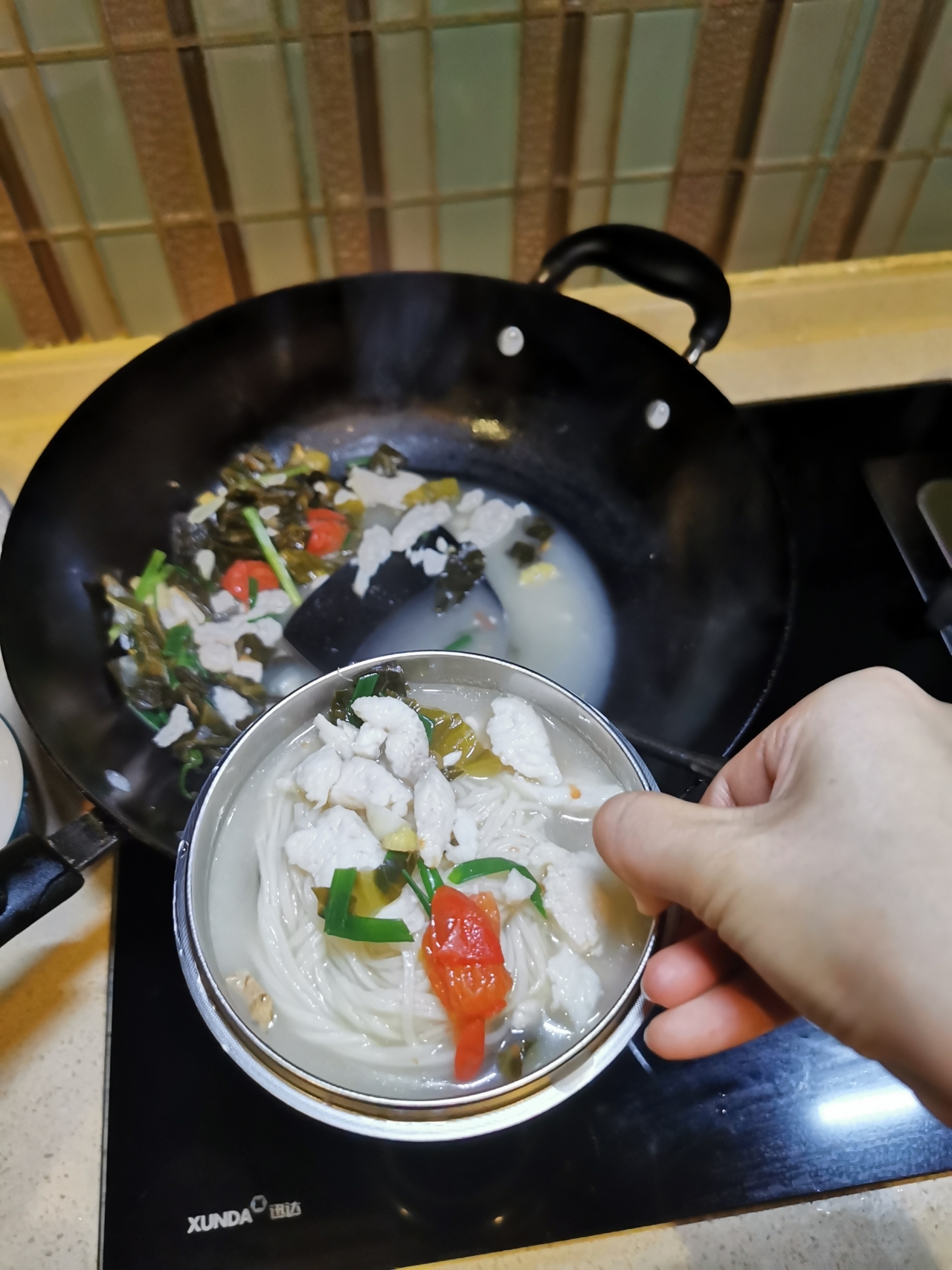 宝宝酸菜鱼汤面的做法