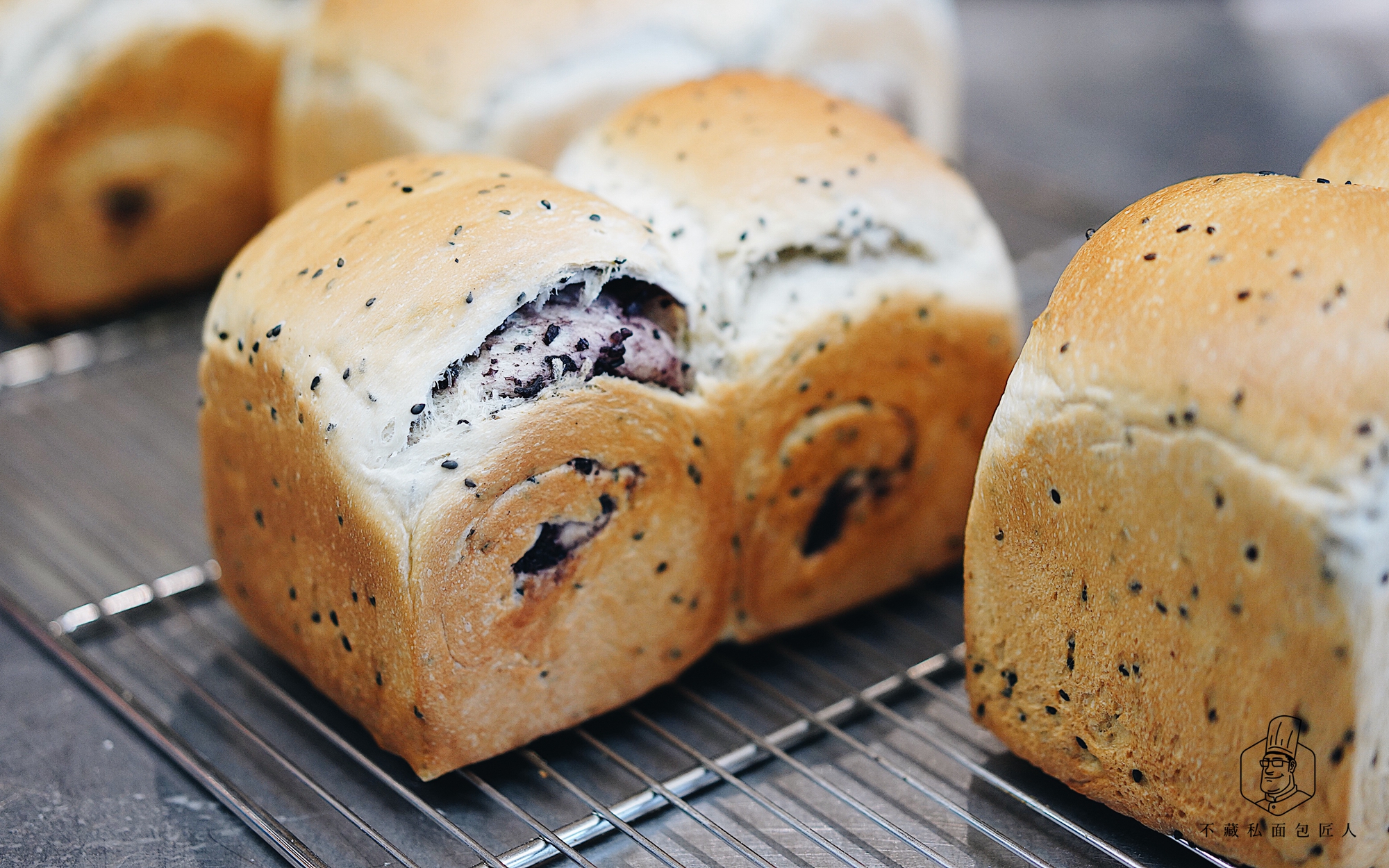 某宝热搜第一的紫米面包，秋天最滋补！的做法 步骤22