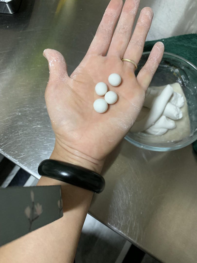红豆糯米小丸子小汤圆——如何在5分钟内搓好一盘小丸子