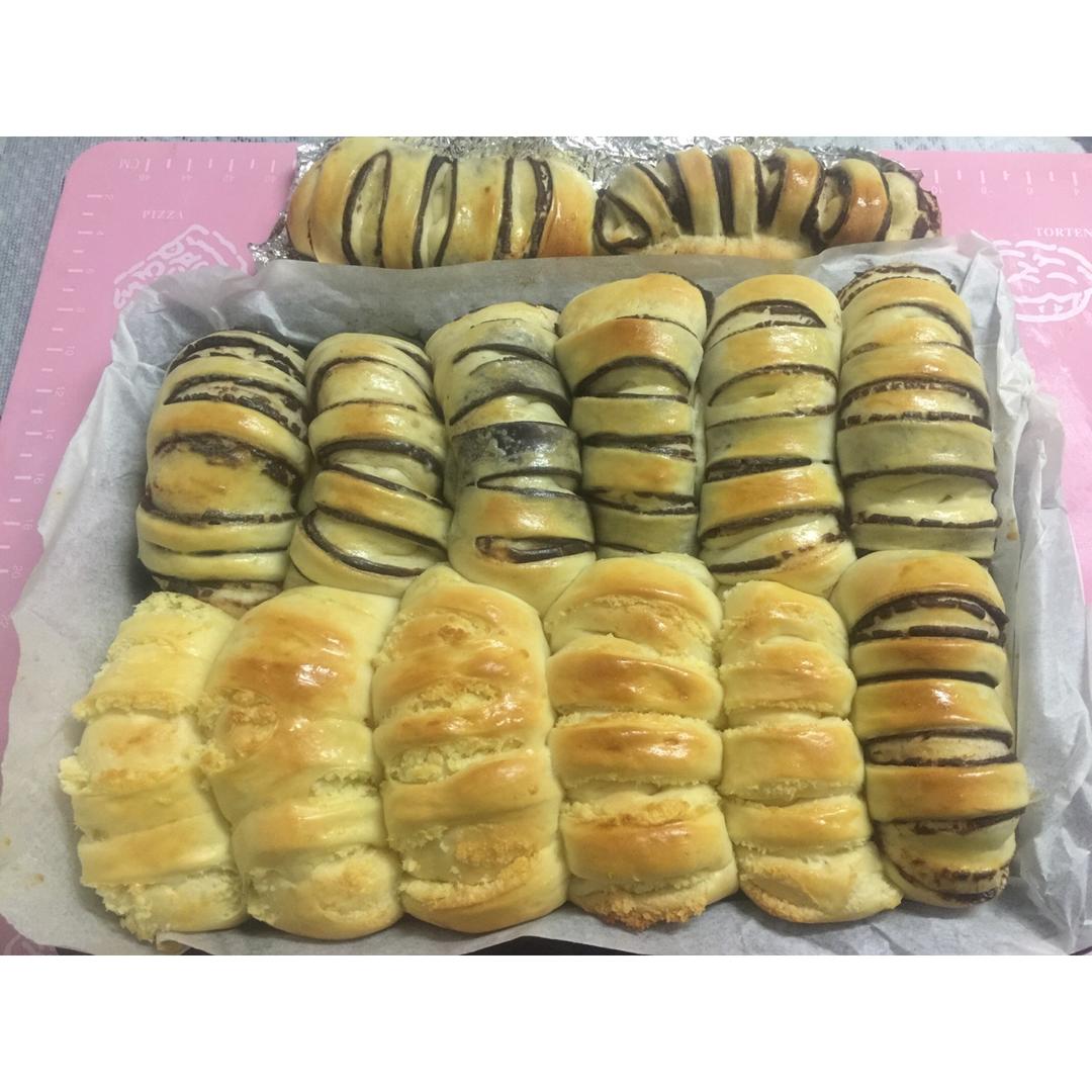 红豆沙面包卷——好吃得不得了#皮黑森林#