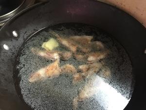 小鱼豆腐汤的做法 步骤3