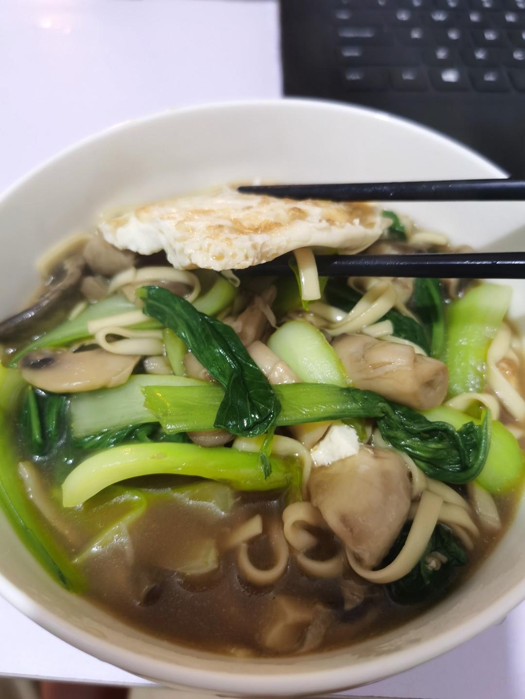鲜掉眉毛口蘑汤