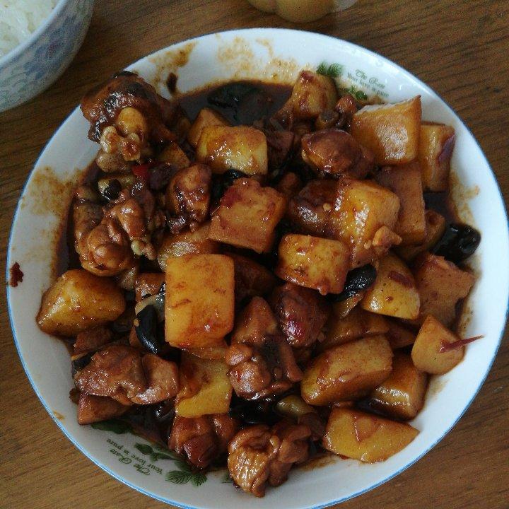 土豆炖鸡块