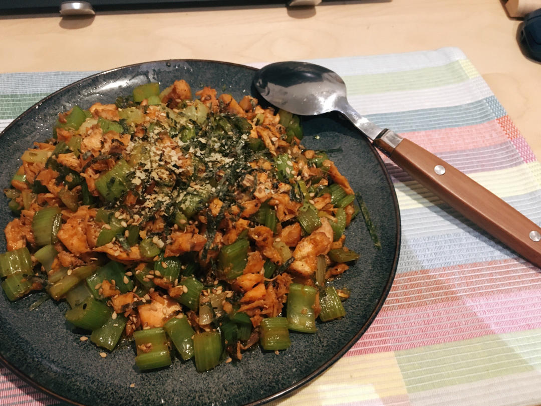 【健康三餐】鱼肉末炒西芹