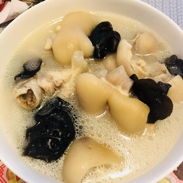 黑木耳猪脚汤