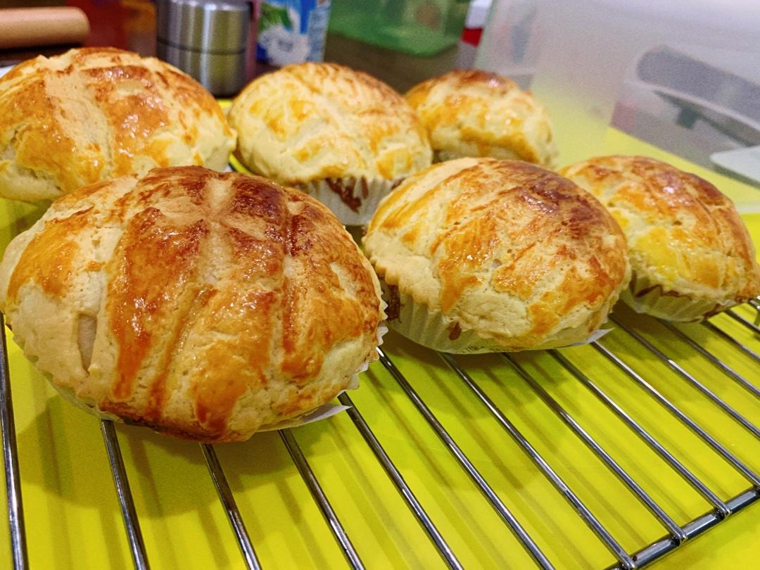 好吃到炸裂的港式菠萝包（附带制作酥皮的小视频）