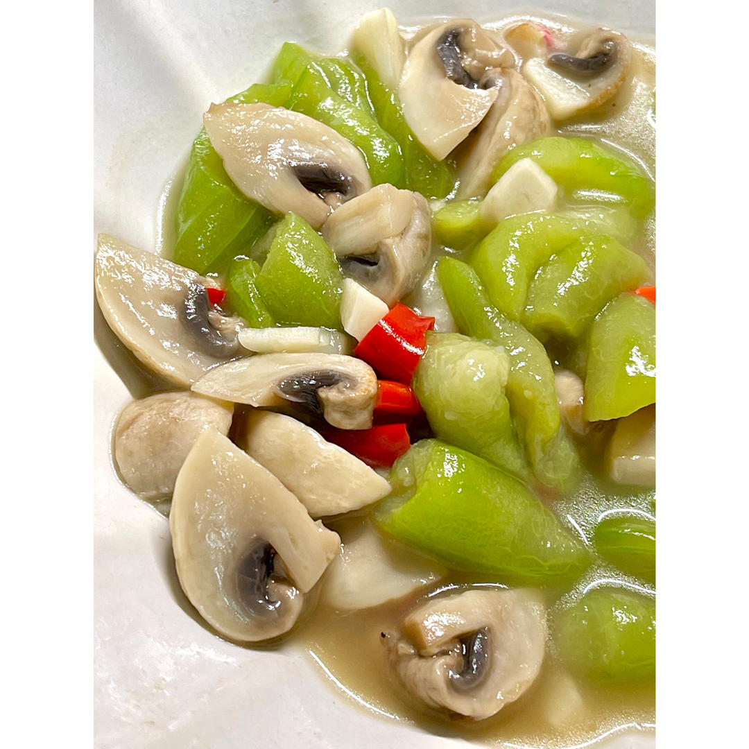 丝瓜炒口蘑，鲜甜无渣！