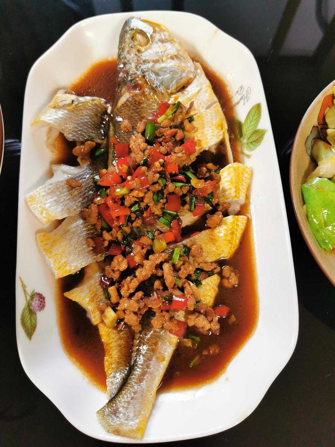 浇汁黄花鱼的做法