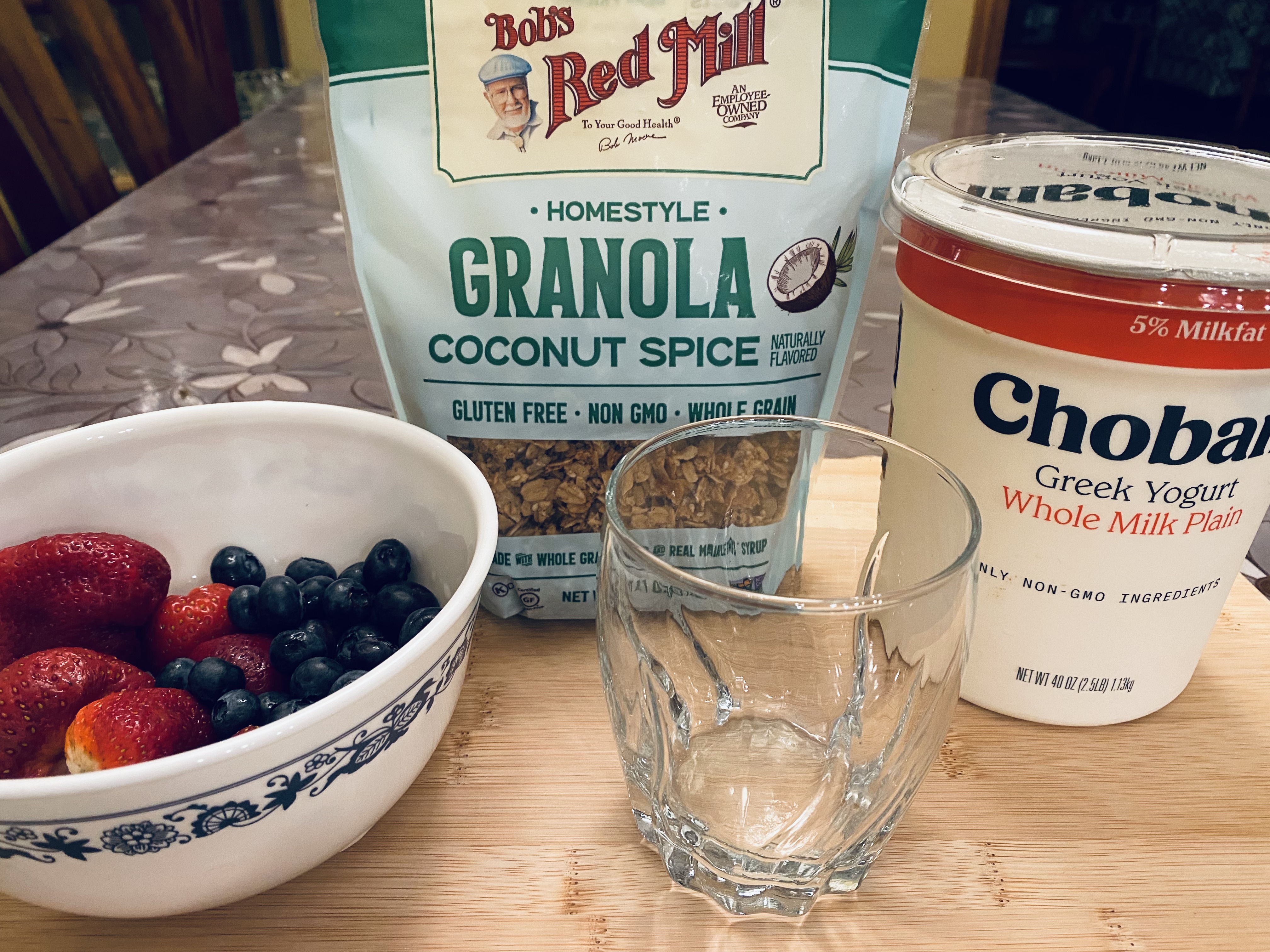 5分钟营养美味快手早餐—酸奶水果麦片杯Yogurt Parfait的做法 步骤1