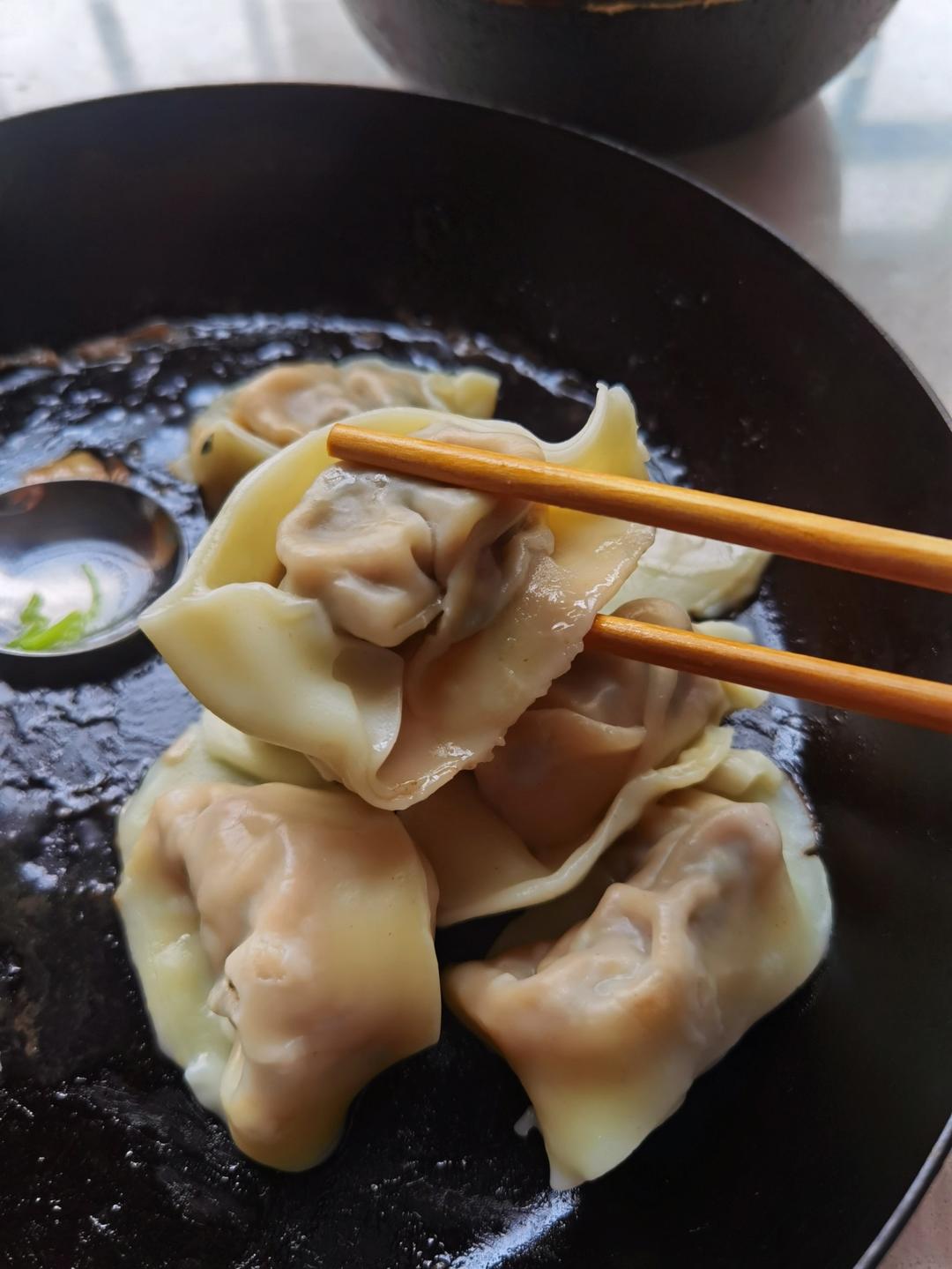 爆汁牛肉芹菜饺子🥟（附牛肉馅不干柴方法）
