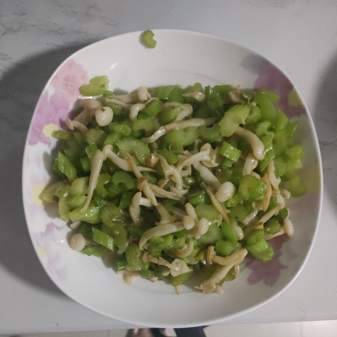 芹菜炒白玉菇