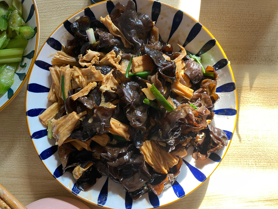腐竹烧木耳