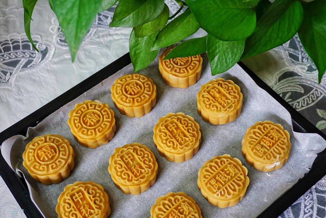 广式月饼—蛋黄莲蓉月饼