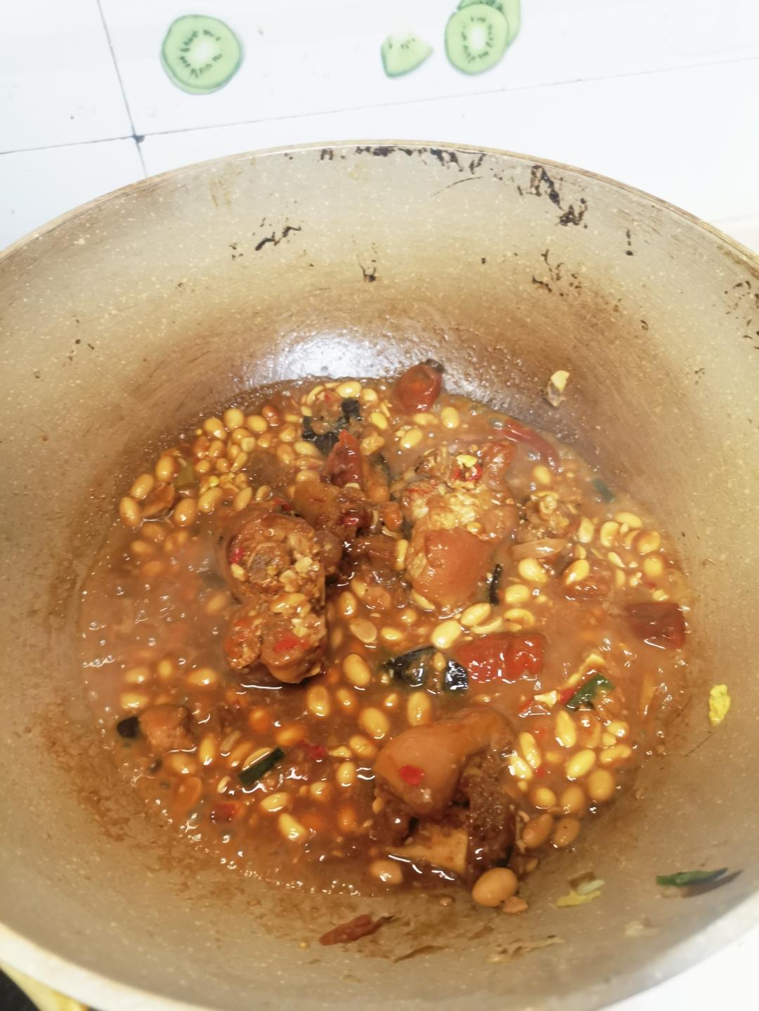 流口水的黄豆炖猪蹄