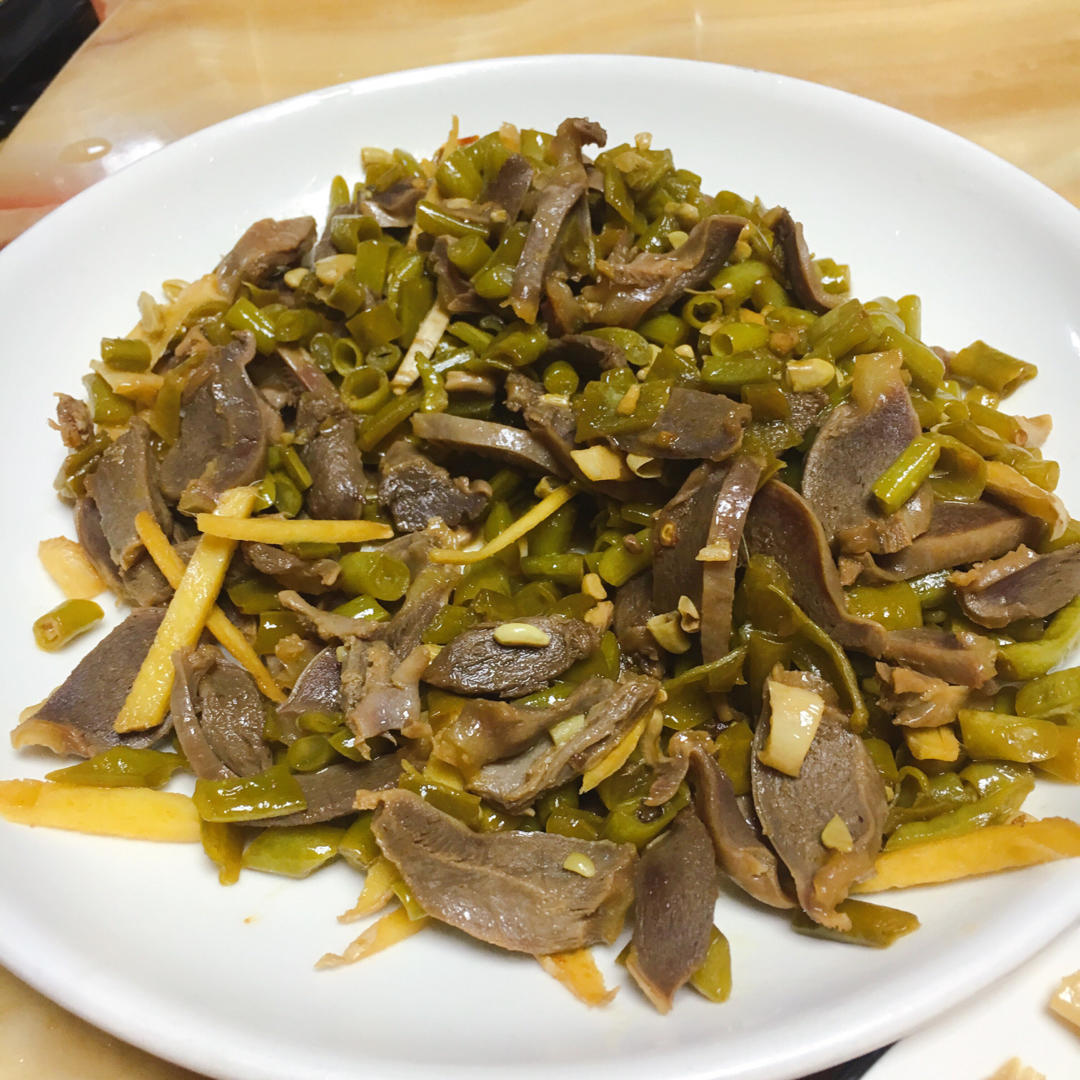 酸豆角炒鸡胗