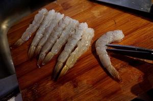 日式炸虾 面包糠炸虾的做法 步骤1