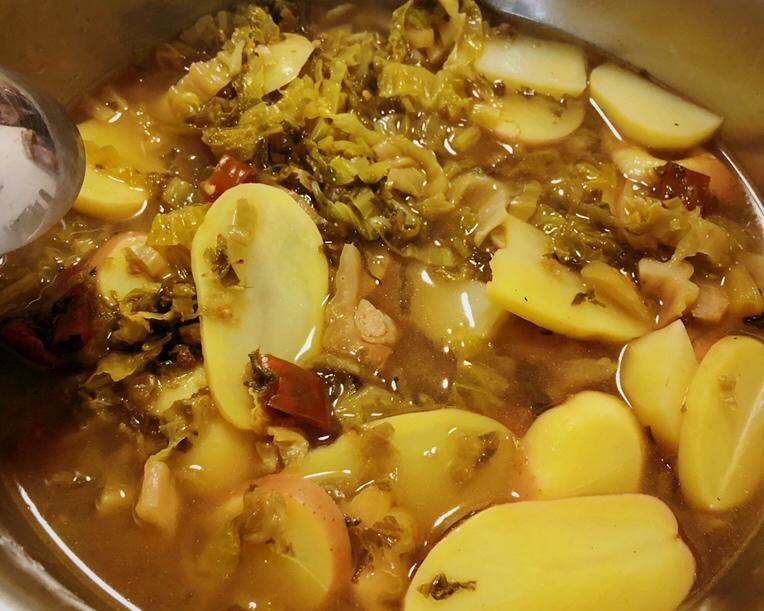 酸菜土豆汤的做法