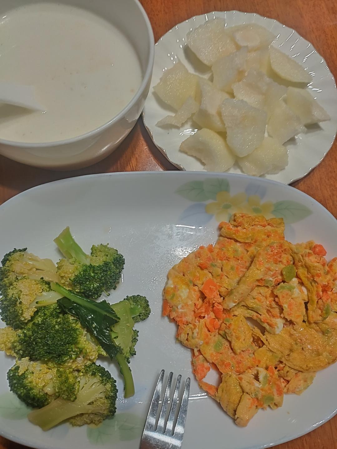 玉米燕麦牛奶粥+苹果