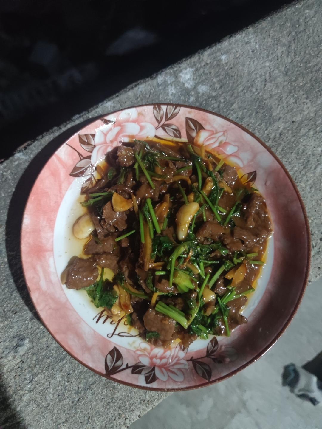 小炒黄牛肉，肉嫩味香！太好吃了简直是米饭杀手！