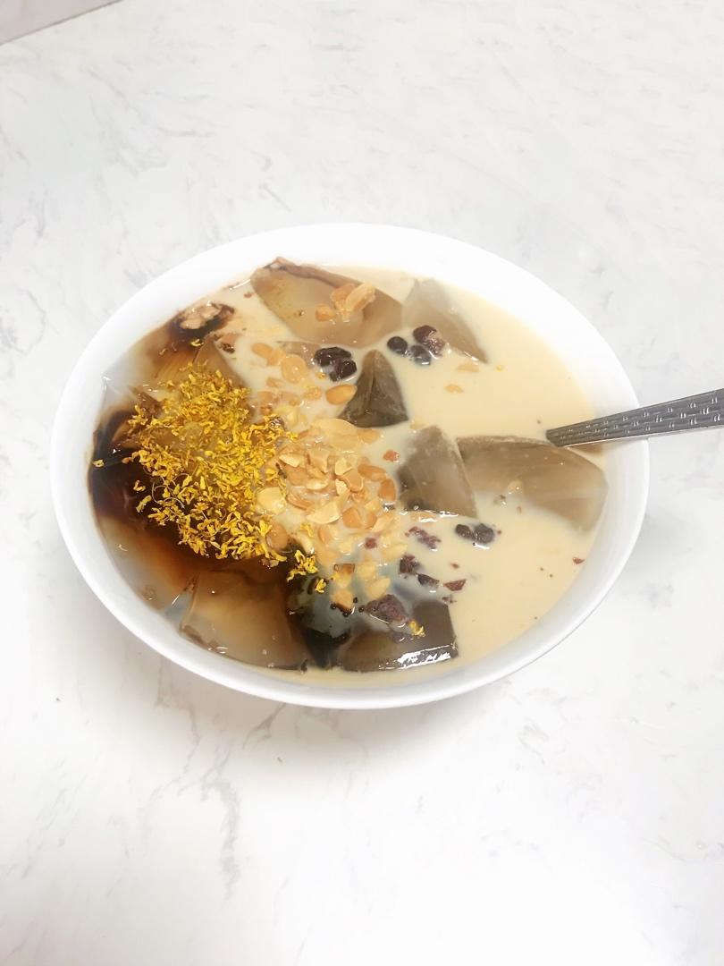 自制晶莹剔透、口感凉滑的——冰粉粉
