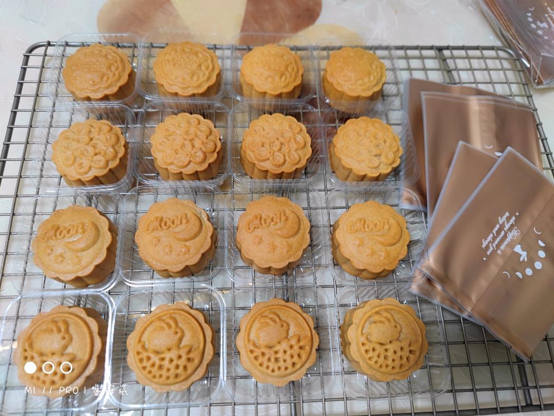 广式月饼—蛋黄莲蓉月饼