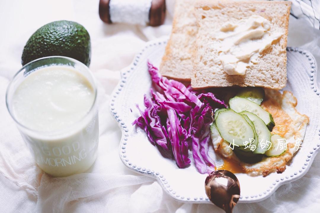 牛油果雪梨奶昔