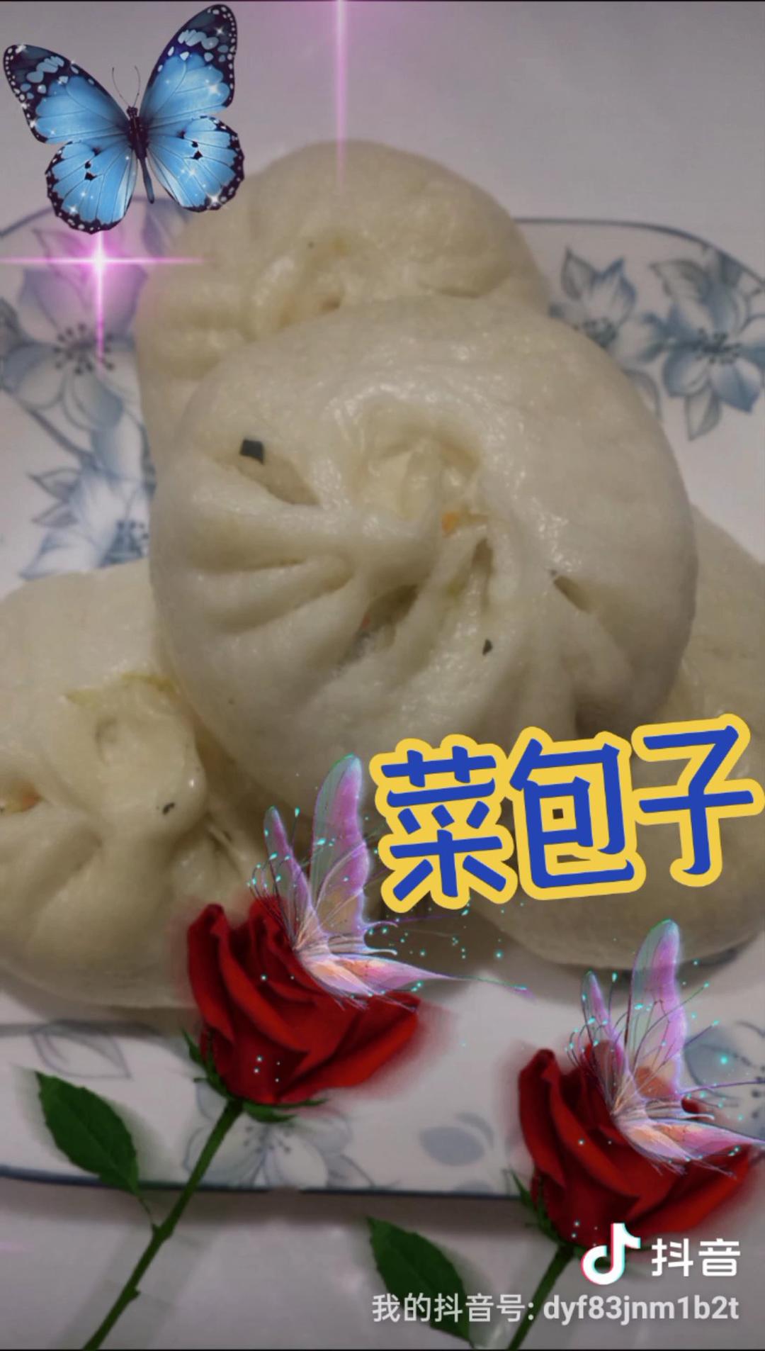 碧绿的香菇菜包子