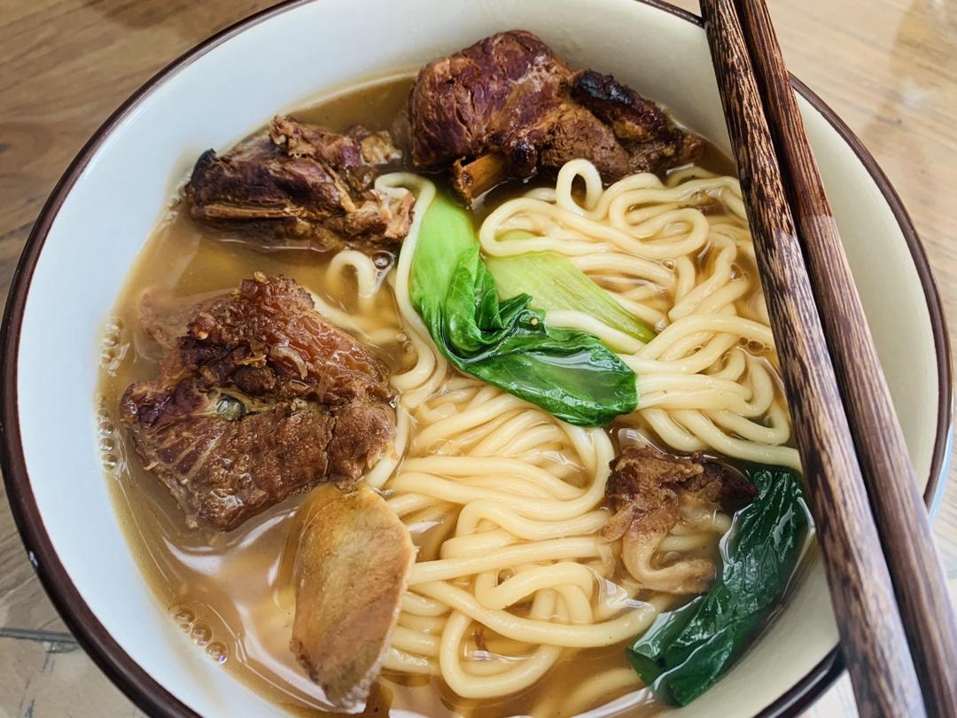 红烧排骨面