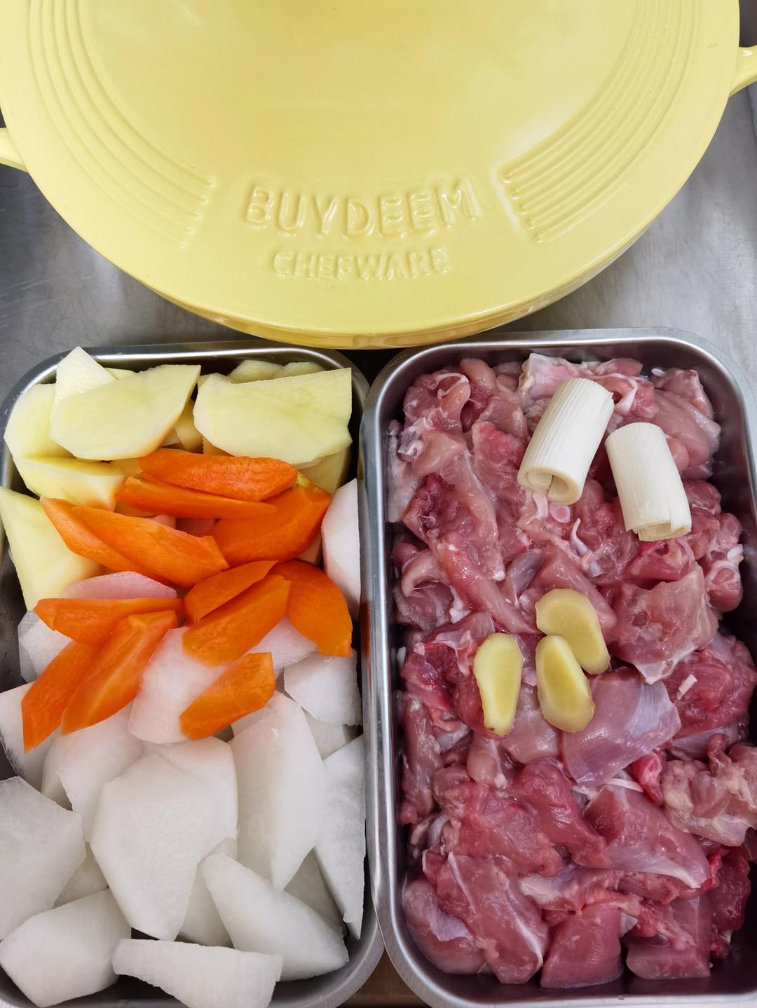 泰式咖喱鸡肉炖土豆萝卜【1月北鼎珐琅锅食谱】