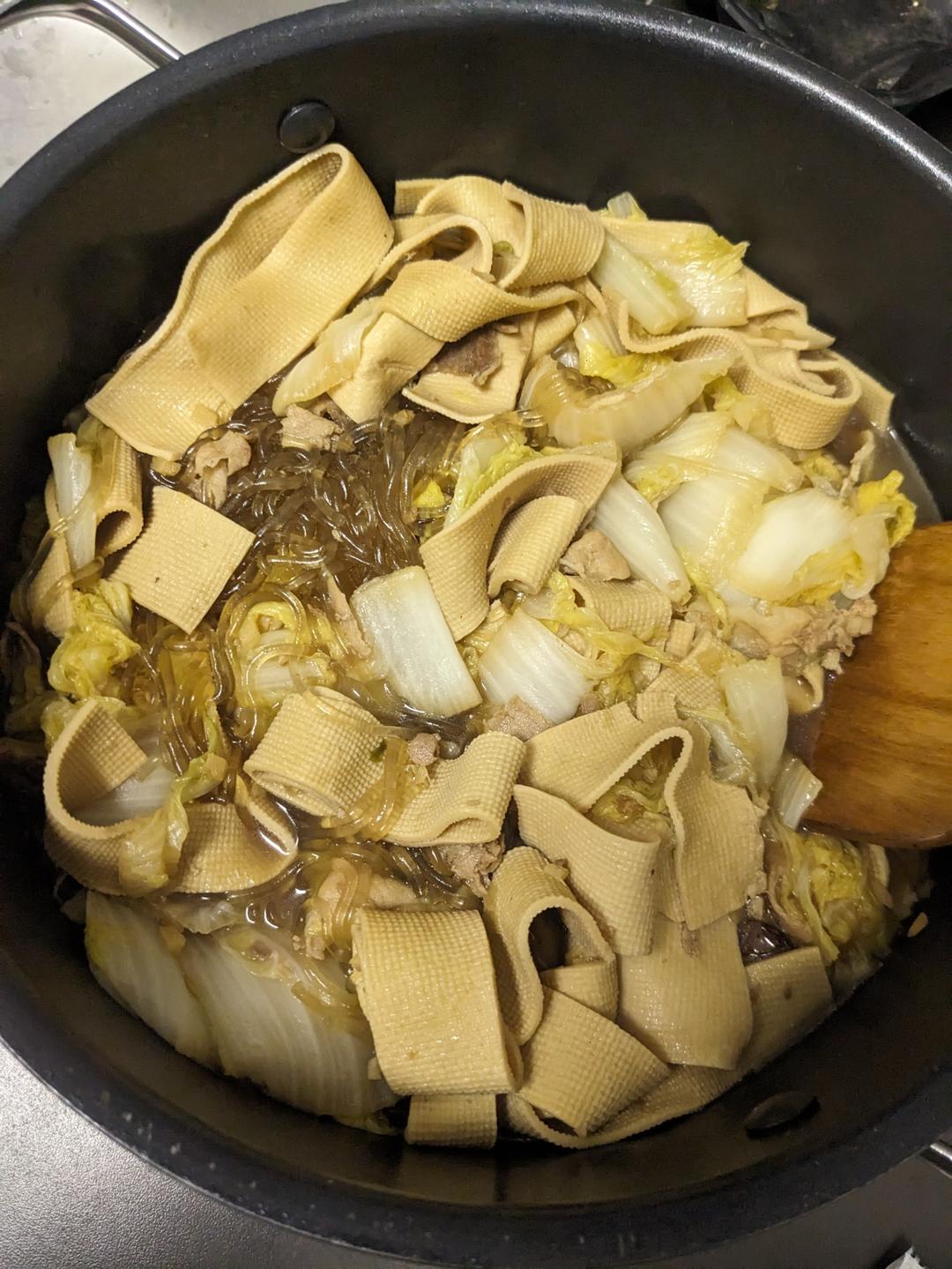 东北家常菜，大白菜炖土豆，大白菜炖干豆腐
