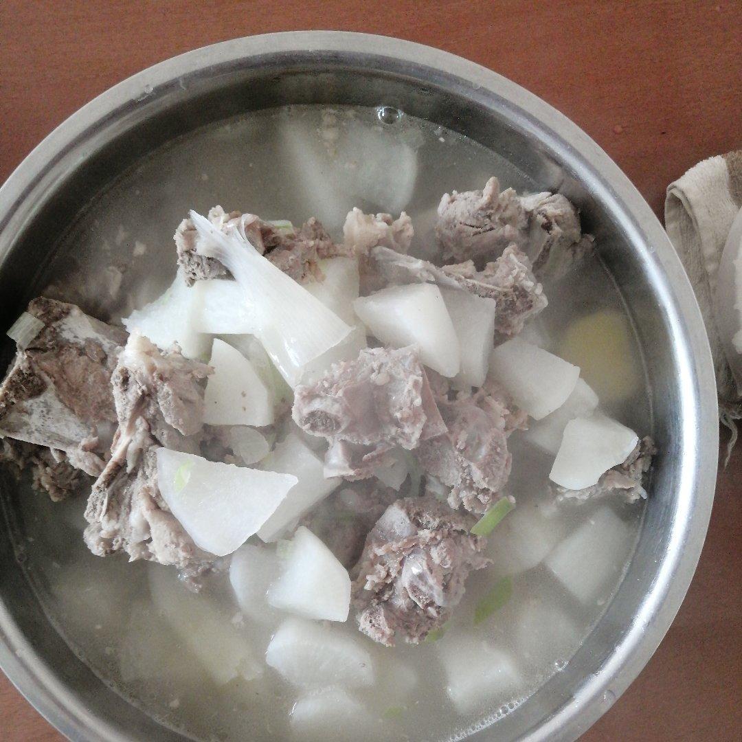 萝卜炖排骨-秋冬懒人汤