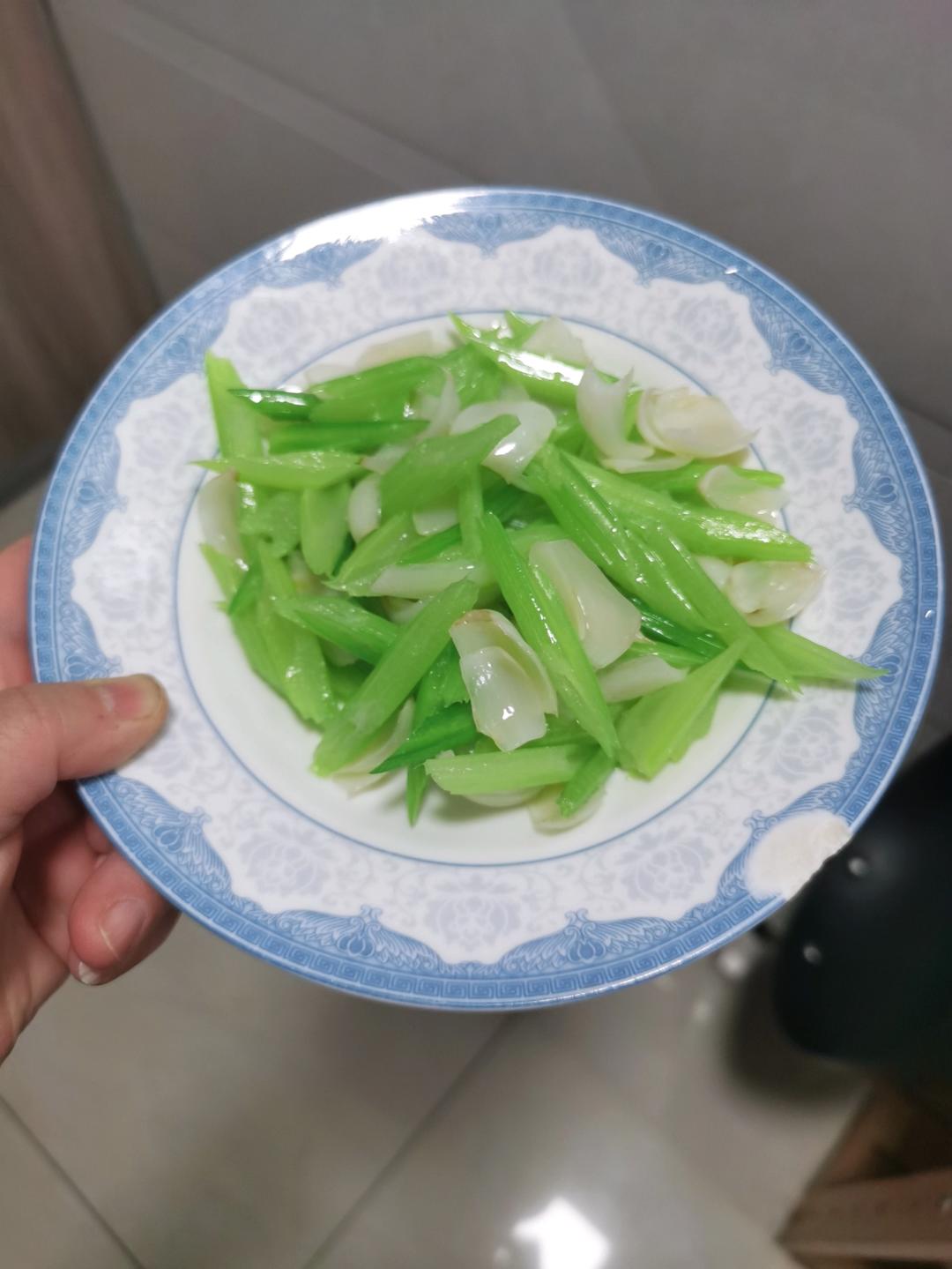 西芹炒百合