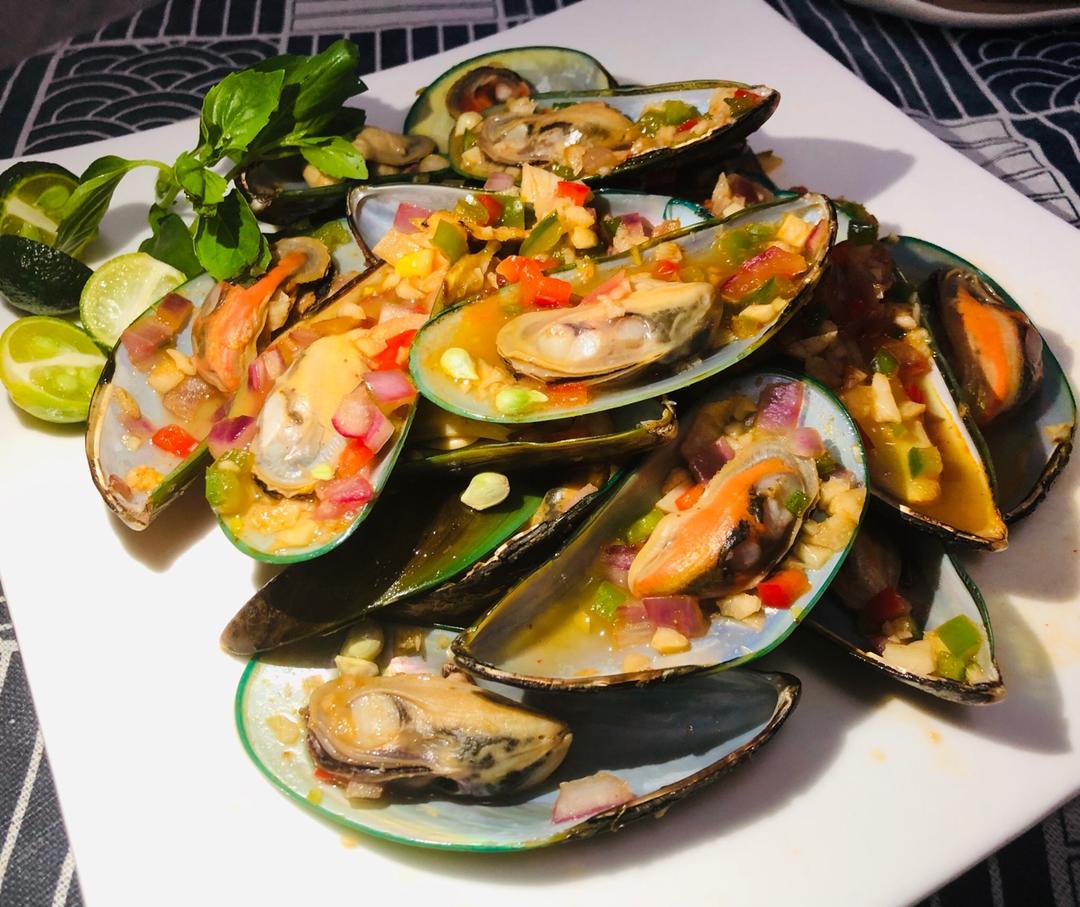 著高踭鞋de猫妖做的泰式辣炒海虹mussels