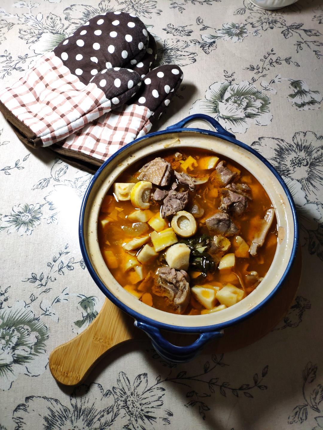萝卜比鸭好吃的酸萝卜老鸭汤（也可以作为火锅底料呢）