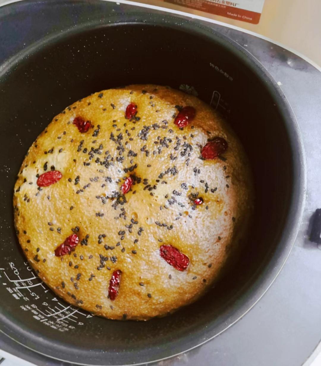 电饭锅版黑糖红枣发糕