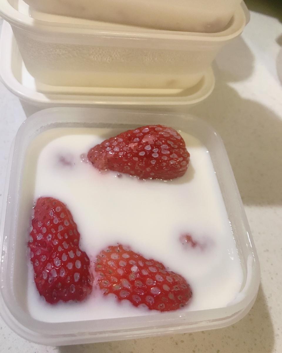 吉利丁片做芒果草莓布丁