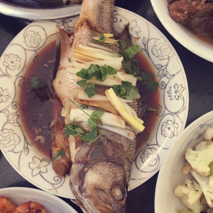 换个料汁儿做蒸鱼-------红蒸鲈鱼