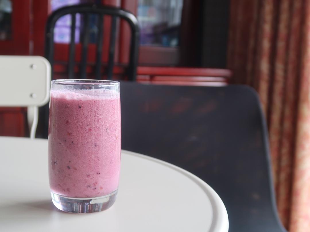 keep healthy&happy 超方便的莓果乳清smoothie（消耗乳清大法 练后好补充）