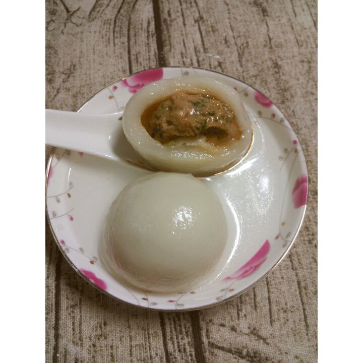 梅青木秀1做的上海本地菜肉汤圆