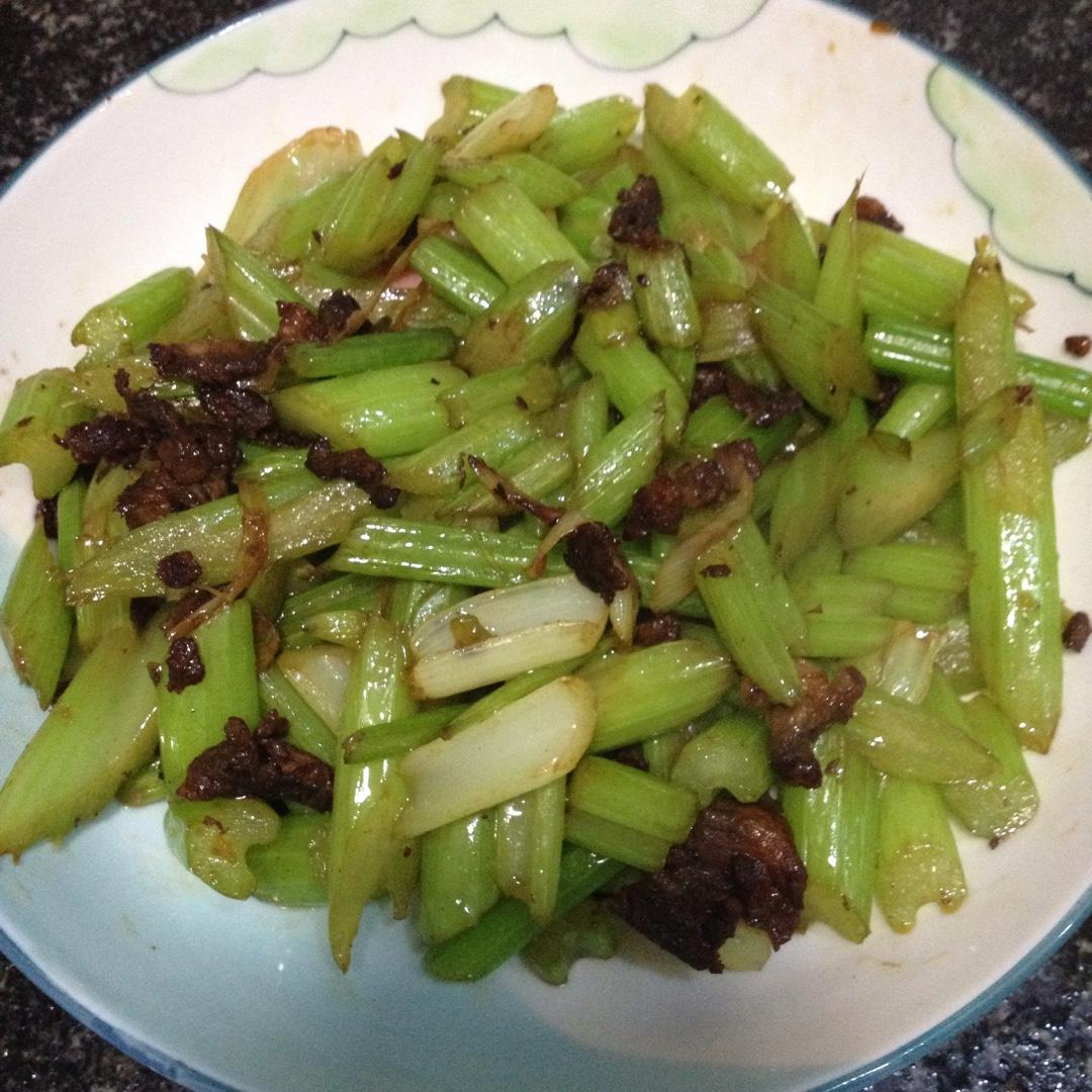 芹菜炒肉