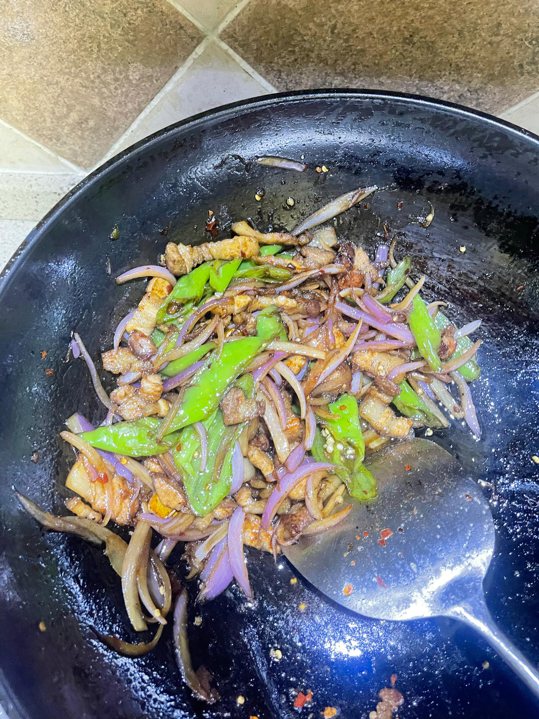 色香味俱全的洋葱炒肉