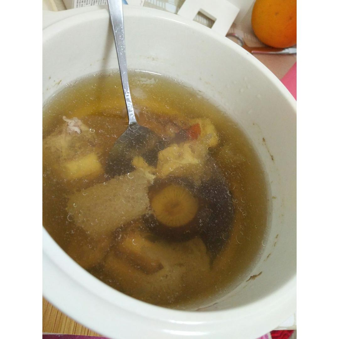 〖上班族晚餐〗竹荪红枣枸杞汤