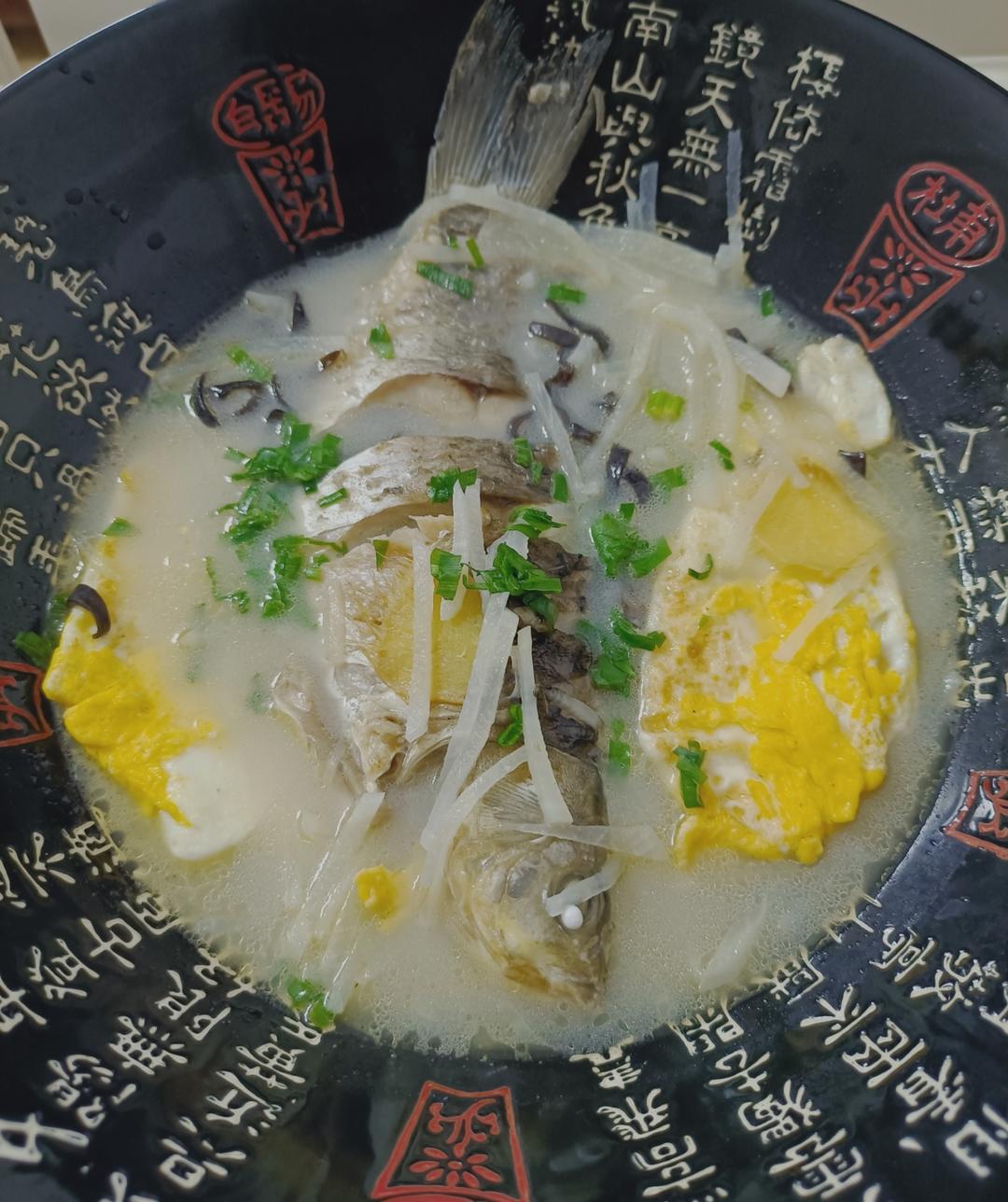 白萝卜丝鲫鱼汤