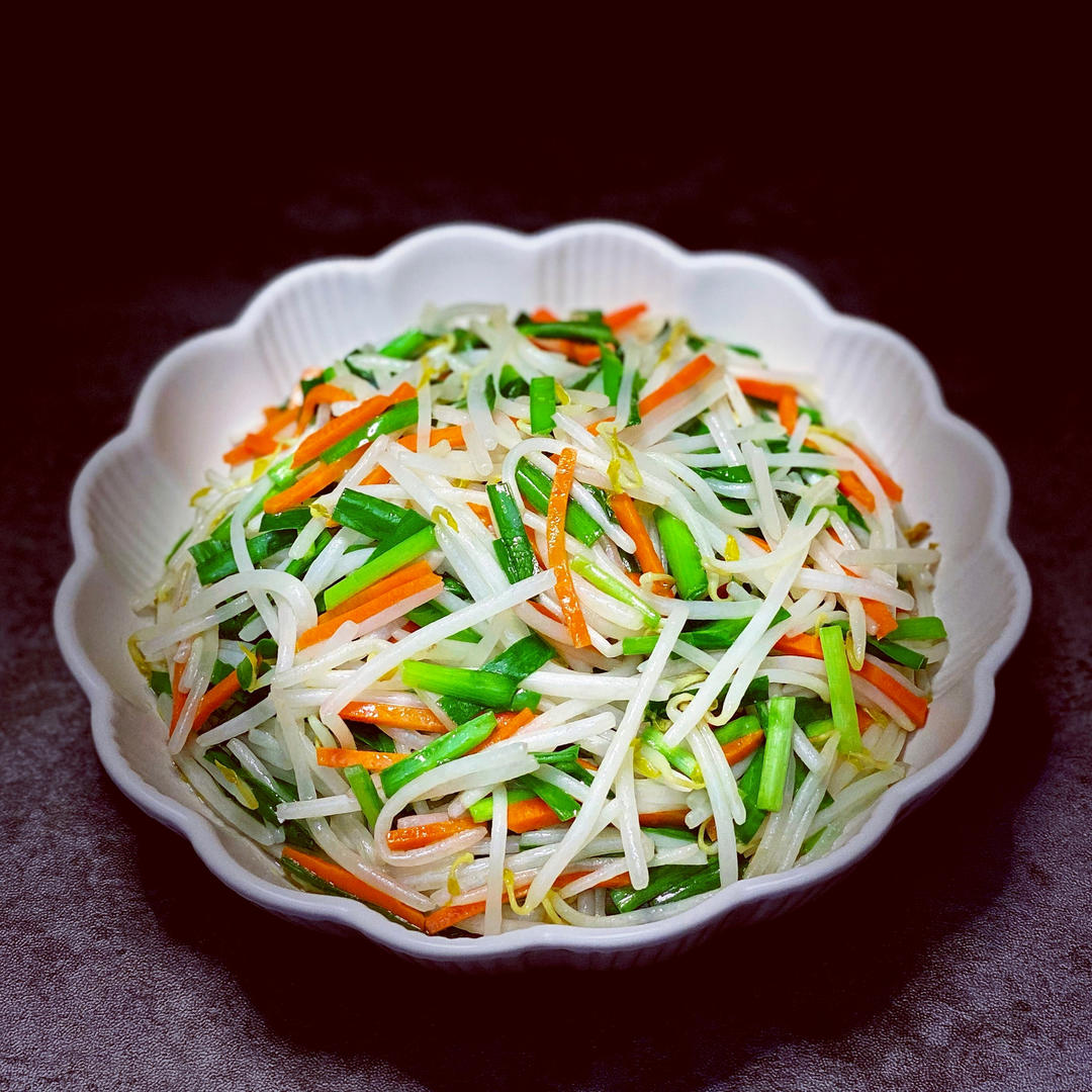 鹏妈在奔跑做的韭菜炒豆芽