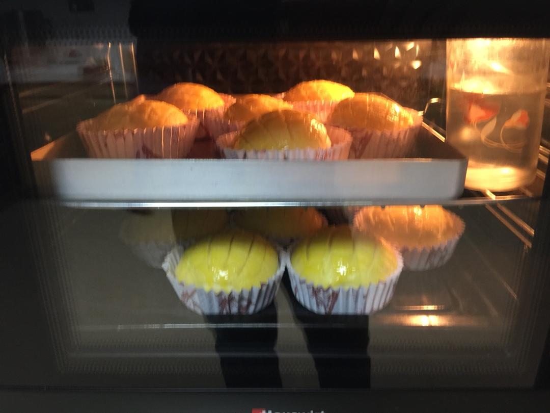 好吃到炸裂的港式菠萝包（附带制作酥皮的小视频）