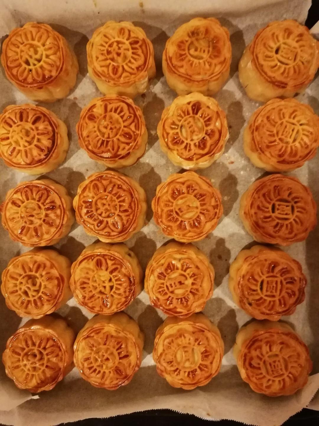 广式月饼—蛋黄莲蓉月饼