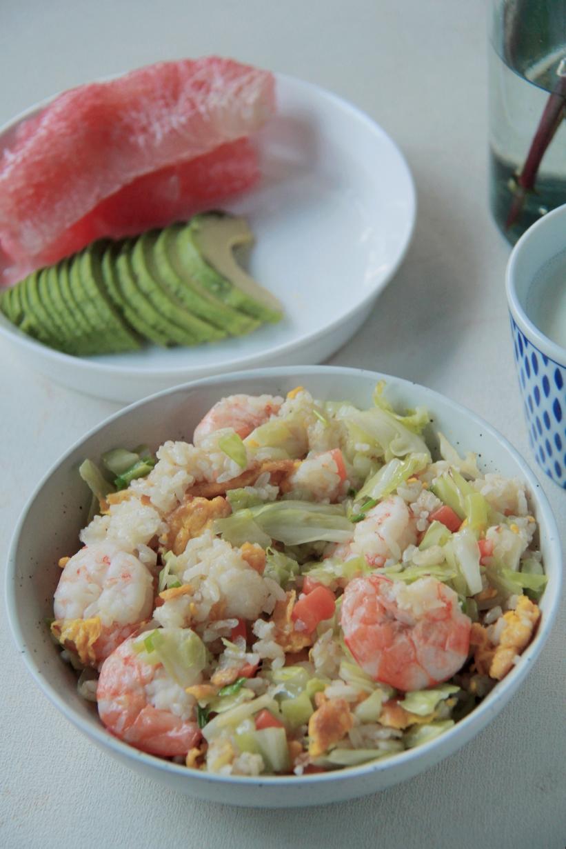 虾仁包菜蛋炒饭
