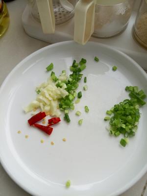 葱香玉米粒的做法 步骤2
