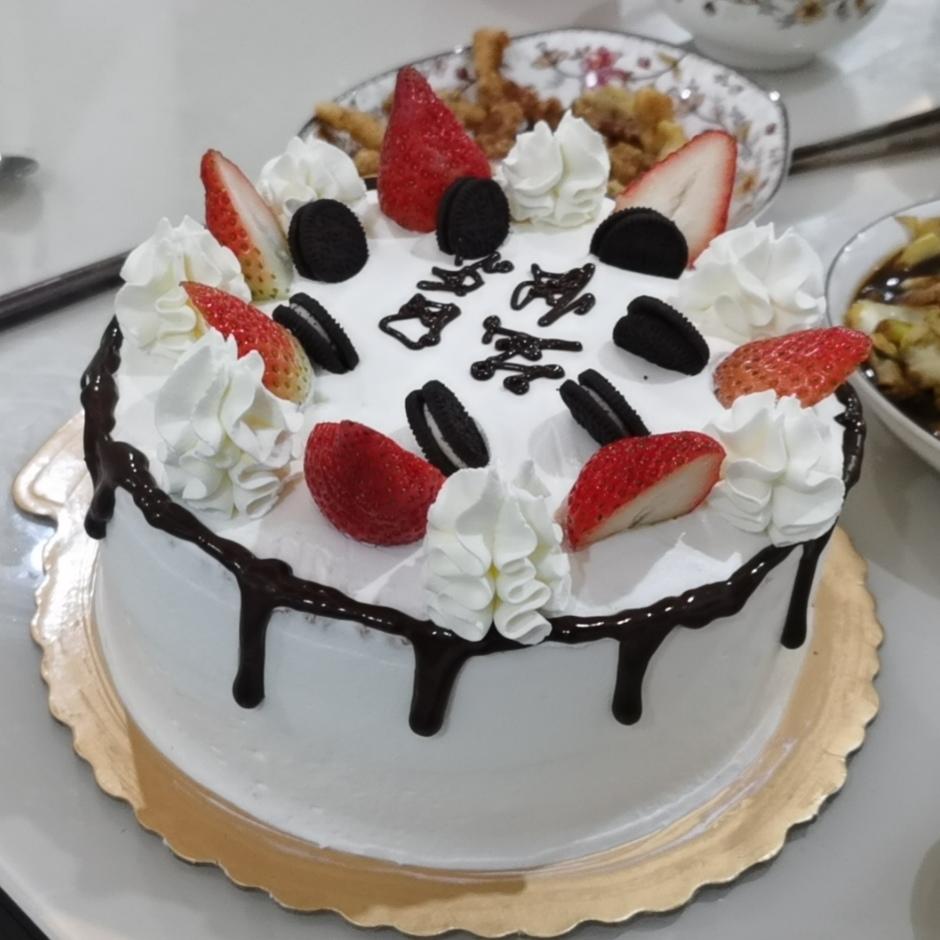八寸戚风草莓巧克力淋面生日蛋糕🎂附详细步骤